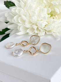 Mother of Pearl Keshihelmi  korvakorut