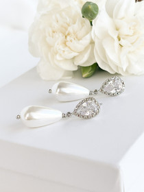 Zirconia Teardrop Helmiäishelmi  korvakorut