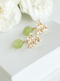 Dolomiitti kukka-korvakorut 