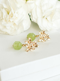 Dolomiitti kukka-korvakorut 