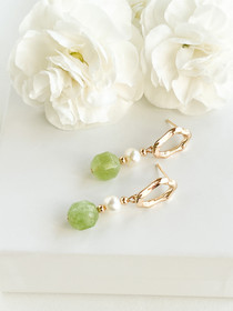 Dolomiitti makeanvedenhelmi korvakorut 