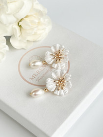 White Floral korvakorut 