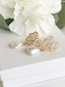 Leaf korvakorut keshihelmillä 