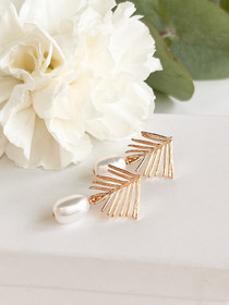 Leaf korvakorut makeanveden helmillä