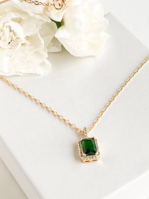 Vihreä lasikivi  kaulakoru.