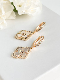 Cubic  zirconia  helmiäis korvakorut.