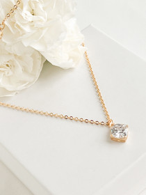 Cubic Zirkonia kaulakoru.