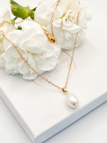 Makeanvedenhelmi kaulakoru