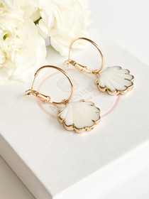 Mother of Pearl korvakorut