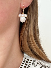 Clea Gold korvakorut makeanveden helmillä 