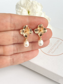 Gea Gold korvakorut makeanveden helmillä