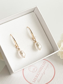  Janely korvakorut makeanveden helmillä