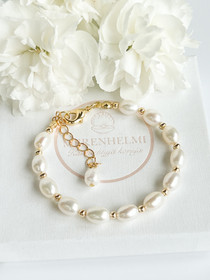 Rannekoru makeanveden helmillä 