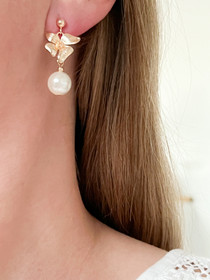 Emma korvakorut helmiäishelmillä