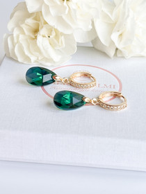 Emerald kristallihelmi korvakorut.