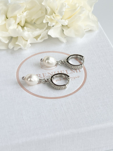 Cubic Zirkonia Silver korvakorut makeanveden helmillä 