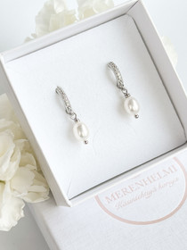 Cubic Zirkonia Silver korvakorut makeanveden helmillä 