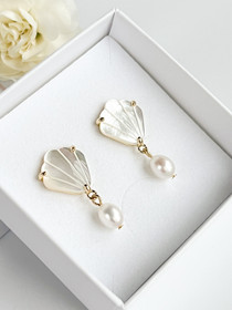 Elle Helmiäishelmi korvakorut