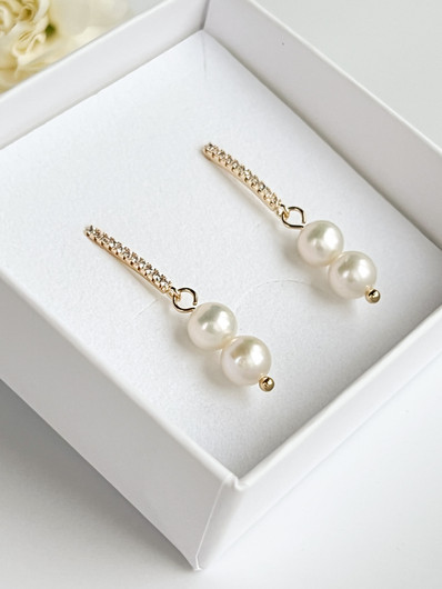 Caelia korvakorut  makeanveden helmillä