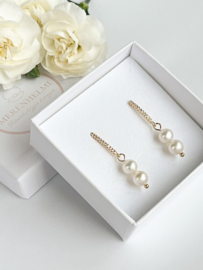 Caelia korvakorut  makeanveden helmillä