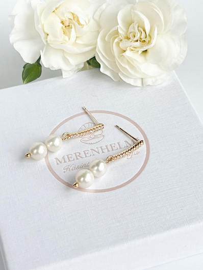 Caelia korvakorut  makeanveden helmillä