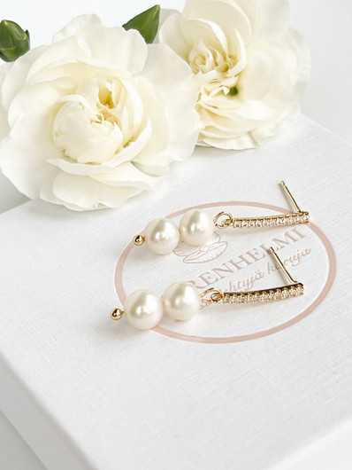 Caelia korvakorut  makeanveden helmillä