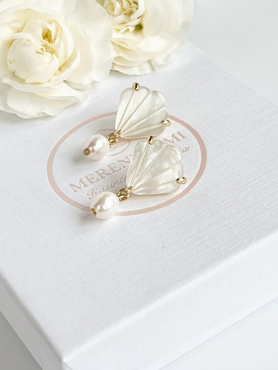 Elle Helmiäishelmi korvakorut