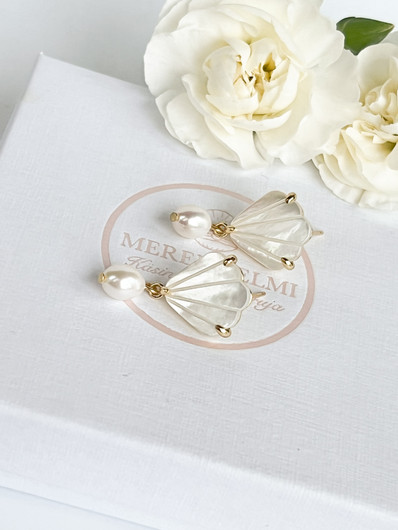 Elle Helmiäishelmi korvakorut