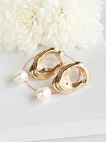 Alice korvakorut makeanveden helmillä