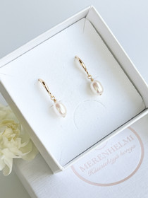  Jane korvakorut makeanveden helmillä