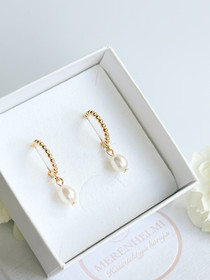 Gia korvakorut makeanveden helmillä