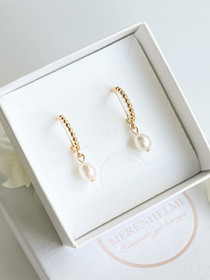 Gia korvakorut makeanveden helmillä