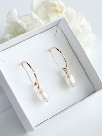 Puolirengas  makeanvedenhelmi korvakorut 