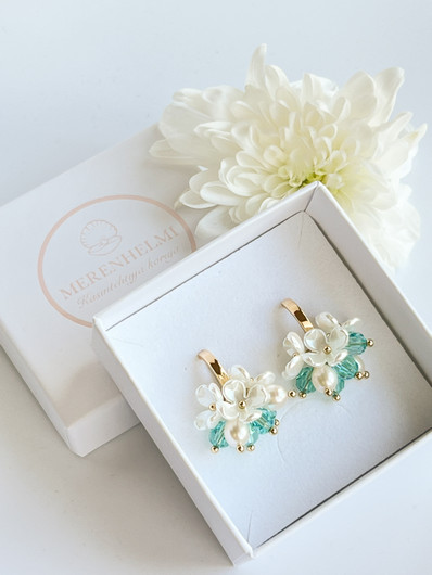 Daira hoop korvakorut (Light Turquoise Shimmer).