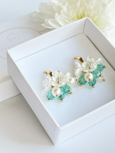 Daira hoop korvakorut (Light Turquoise Shimmer).