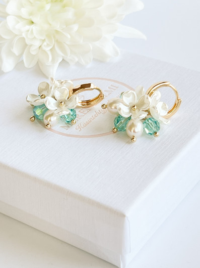 Daira hoop korvakorut (Light Turquoise Shimmer).