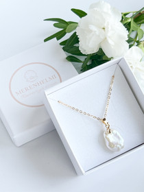 Makeanveden Keshihelmi kaulakoru 