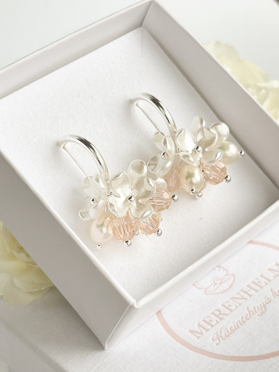 Evelyn silver silk korvakorut 