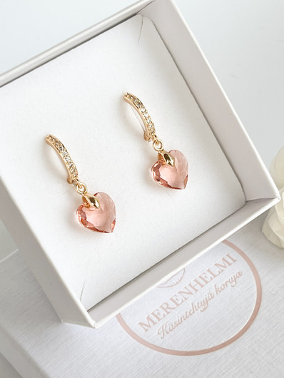 Kristallisydän cubic zirkonia korvakorut.