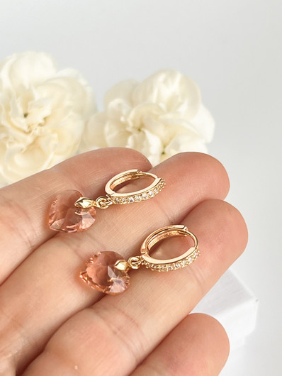Kristallisydän cubic zirkonia korvakorut.