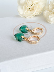 Kristallisydän Emerald cubic zirkonia korvakorut.