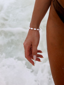 Silver rannekoru makeanveden helmillä 