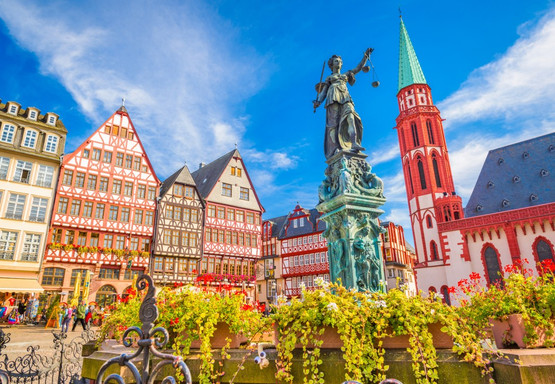 The Old Town of Frankfurt, Germany, 1000 palaa