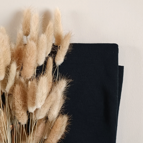 Kotimainen merinovilla: Musta 