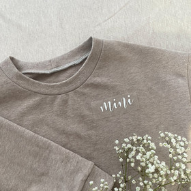 Silityskuva teksti: Mini, valkoinen