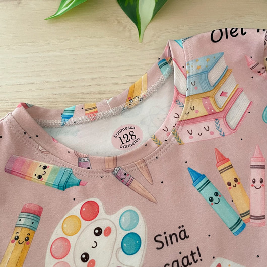 Silitettävät kokomerkit 10kpl: Suomessa Ommeltu,  Vaaleanpunainen