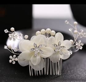 Flowers playing with Pearls kampauskoru