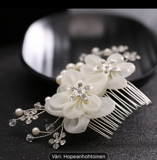 Flowers playing with Pearls kampauskoru