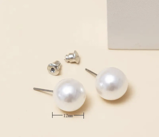 I am Coco Chanel helmikorvakorut