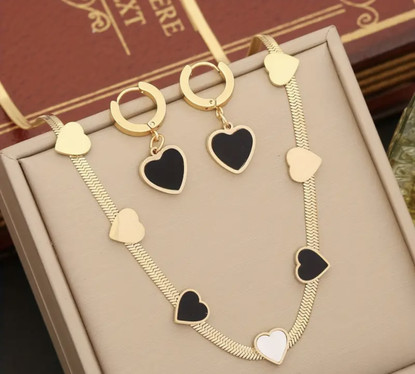 Black and White Hearts korusetti; kaula- ja korvakorut